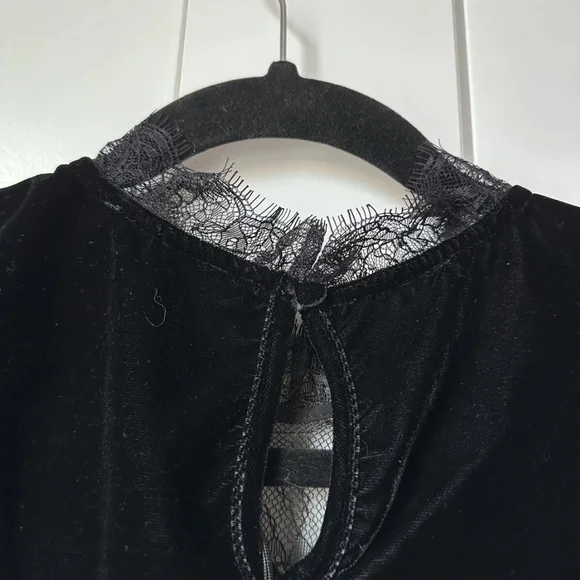 Blue and White Fitted Long Sleeve Blouse with Mandarin Collar - Picture 8 of 10